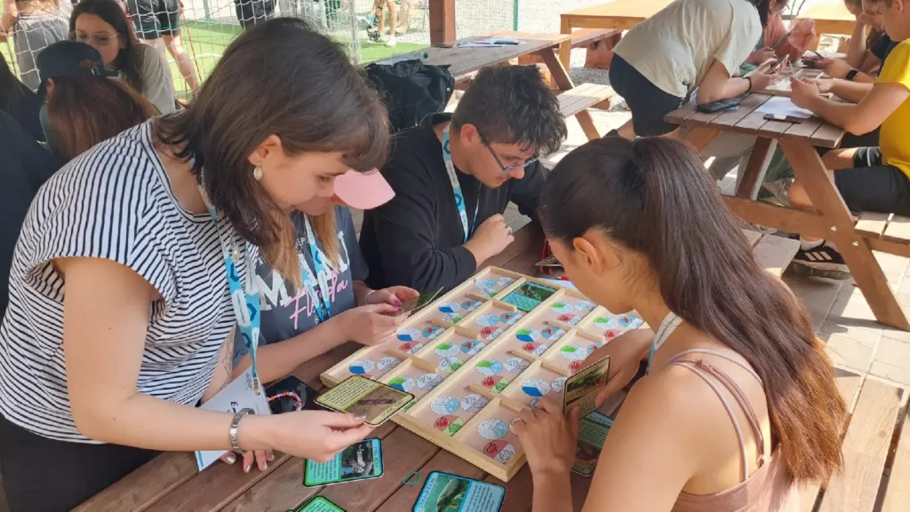 Interaktívny hlavolam na teambuildingu – spolupráca tímu pri riešení úloh